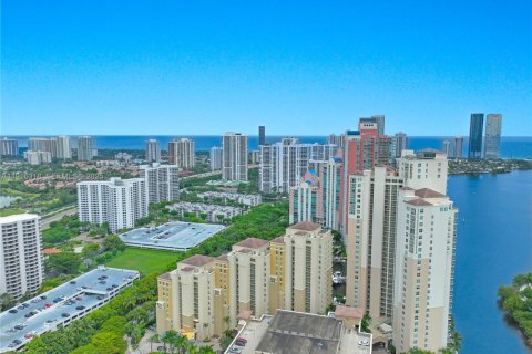 Condo in Aventura, Florida, 2 bedrooms  № 2038610 - photo 30