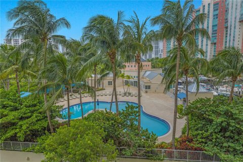Condo in Aventura, Florida, 2 bedrooms  № 2038610 - photo 14