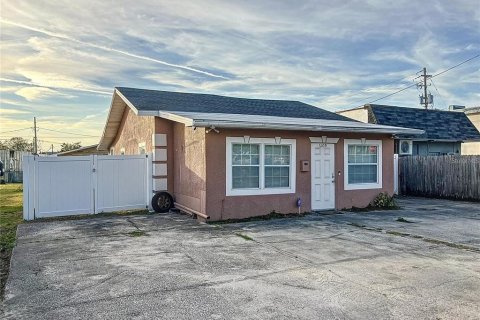 House in Winter Haven, Florida 3 bedrooms, 115.01 sq.m. № 1901929 - photo 2