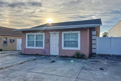 House in Winter Haven, Florida 3 bedrooms, 115.01 sq.m. № 1901929 - photo 1