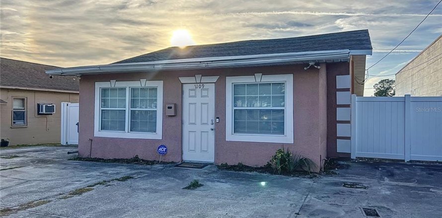 House in Winter Haven, Florida 3 bedrooms, 115.01 sq.m. № 1901929