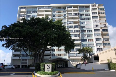 Condominio en venta en Miami Beach, Florida, 2 dormitorios, 119.57 m2 № 1949769 - foto 29