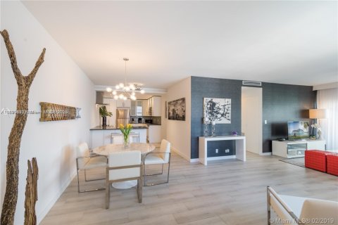 Condominio en venta en Miami Beach, Florida, 2 dormitorios, 119.57 m2 № 1949769 - foto 4