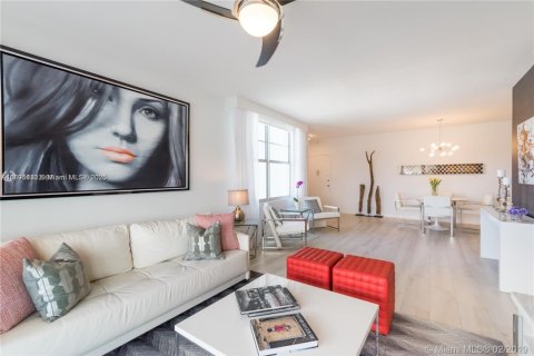 Condominio en venta en Miami Beach, Florida, 2 dormitorios, 119.57 m2 № 1949769 - foto 5