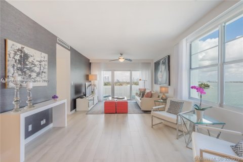 Condominio en venta en Miami Beach, Florida, 2 dormitorios, 119.57 m2 № 1949769 - foto 2