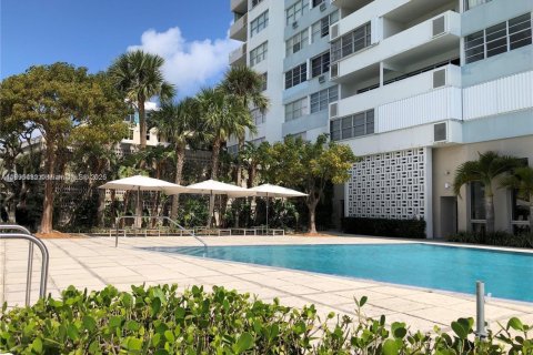 Condominio en venta en Miami Beach, Florida, 2 dormitorios, 119.57 m2 № 1949769 - foto 28