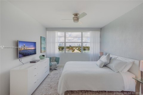 Condominio en venta en Miami Beach, Florida, 2 dormitorios, 119.57 m2 № 1949769 - foto 17