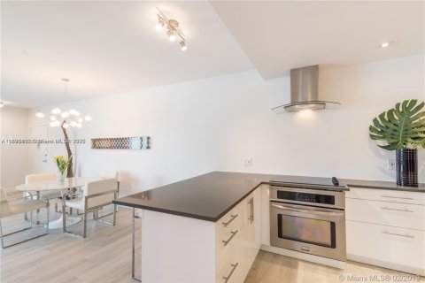 Condominio en venta en Miami Beach, Florida, 2 dormitorios, 119.57 m2 № 1949769 - foto 11
