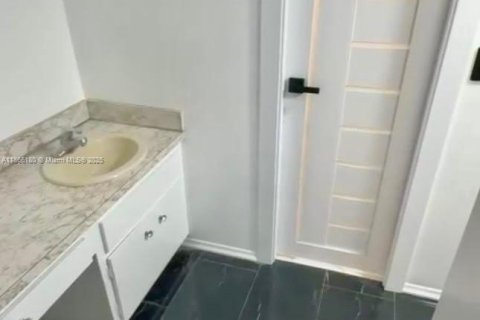 Купить кондоминиум в Майами, Флорида 2 спальни, 105.91м2, № 1895864 - фото 5