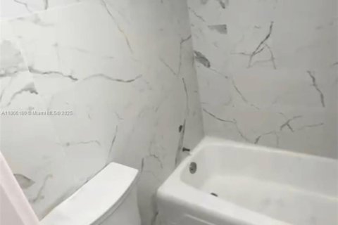 Купить кондоминиум в Майами, Флорида 2 спальни, 105.91м2, № 1895864 - фото 9