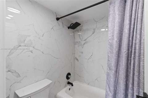 Купить кондоминиум в Майами, Флорида 2 спальни, 105.91м2, № 1895864 - фото 20