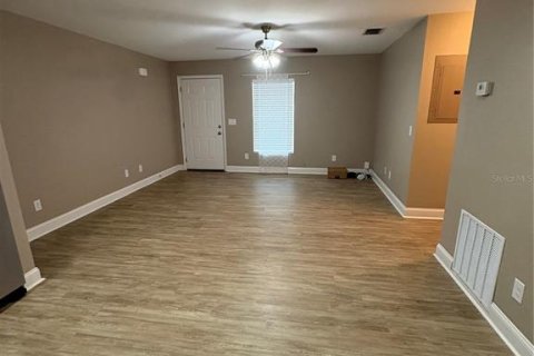 Immobilier commercial à vendre à Lake Alfred, Floride: 4 chambres, 167.22 m2 № 2355969 - photo 2