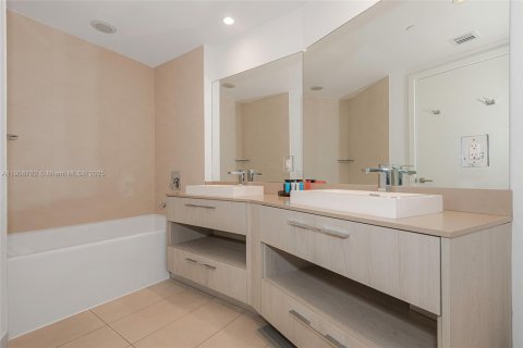 Купить кондоминиум в Холливуд, Флорида 2 спальни, 108.14м2, № 1967412 - фото 21