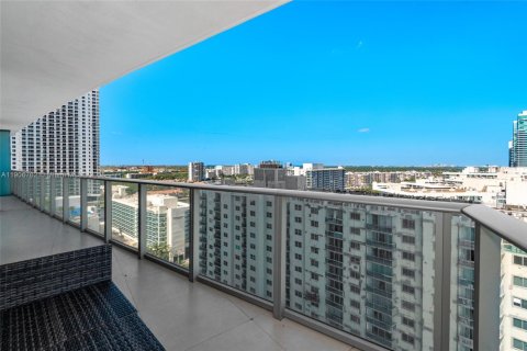 Купить кондоминиум в Холливуд, Флорида 2 спальни, 108.14м2, № 1967412 - фото 27