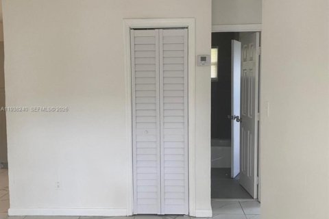 Villa ou maison à louer à Fort Lauderdale, Floride: 2 chambres, 114.83 m2 № 1995961 - photo 6