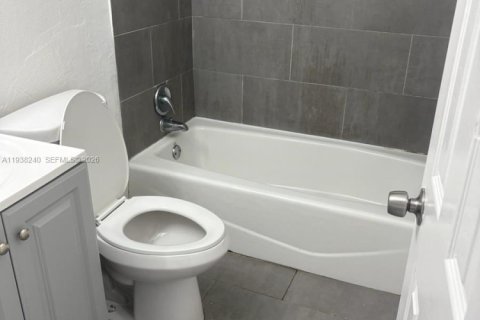 Villa ou maison à louer à Fort Lauderdale, Floride: 2 chambres, 114.83 m2 № 1995961 - photo 14