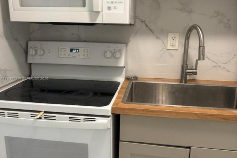 Villa ou maison à louer à Fort Lauderdale, Floride: 2 chambres, 114.83 m2 № 1995961 - photo 13