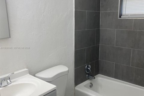 Villa ou maison à louer à Fort Lauderdale, Floride: 2 chambres, 114.83 m2 № 1995961 - photo 10