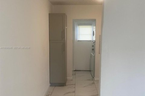 Villa ou maison à louer à Fort Lauderdale, Floride: 2 chambres, 114.83 m2 № 1995961 - photo 11