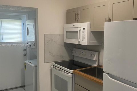 Villa ou maison à louer à Fort Lauderdale, Floride: 2 chambres, 114.83 m2 № 1995961 - photo 9