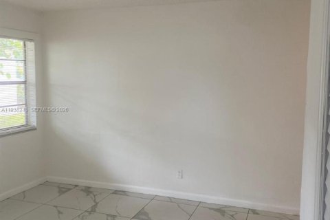 Villa ou maison à louer à Fort Lauderdale, Floride: 2 chambres, 114.83 m2 № 1995961 - photo 5