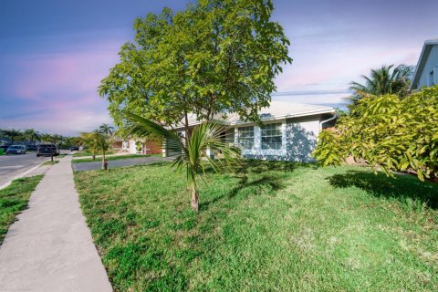 Villa ou maison à louer à Sunrise, Floride: 3 chambres, 151.62 m2 № 1221189 - photo 1
