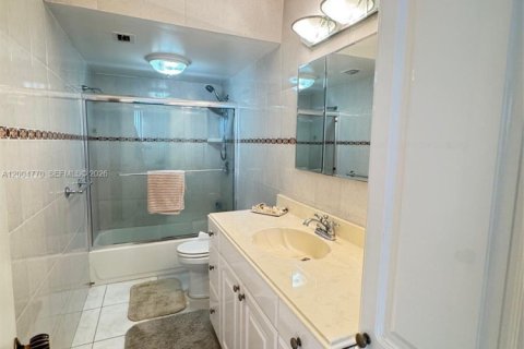 Condo in Hallandale Beach, Florida, 1 bedroom  № 2068658 - photo 14