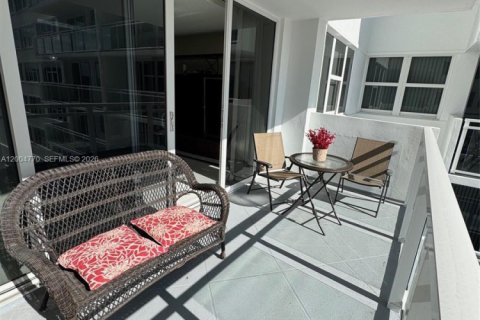 Condo in Hallandale Beach, Florida, 1 bedroom  № 2068658 - photo 2