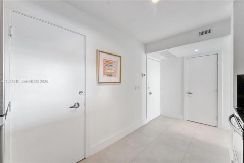 Condominio en venta en Miami Beach, Florida, 92.25 m2 № 2018006 - foto 17