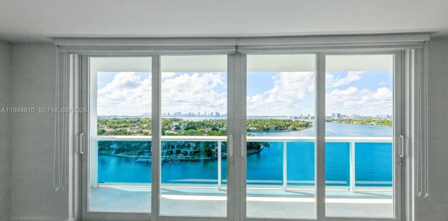 Estudio en el Condominio en Miami Beach, Florida  № 2018006