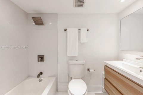 Condominio en venta en Miami Beach, Florida, 92.25 m2 № 2018006 - foto 18