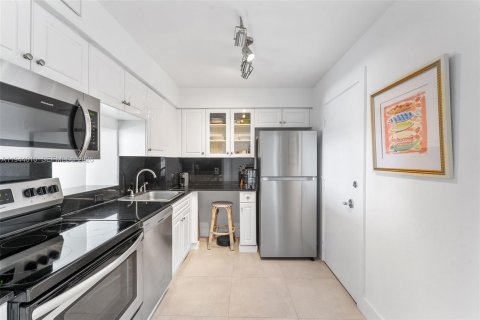 Condominio en venta en Miami Beach, Florida, 92.25 m2 № 2018006 - foto 20