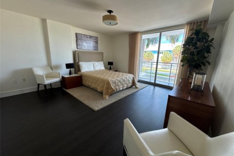 Condominio en venta en Bay Harbor Islands, Florida, 3 dormitorios, 236.62 m2 № 2175405 - foto 24