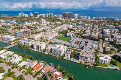 Condominio en venta en Bay Harbor Islands, Florida, 3 dormitorios, 236.62 m2 № 2175405 - foto 4