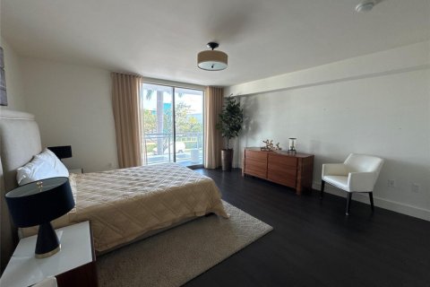 Condominio en venta en Bay Harbor Islands, Florida, 3 dormitorios, 236.62 m2 № 2175405 - foto 25
