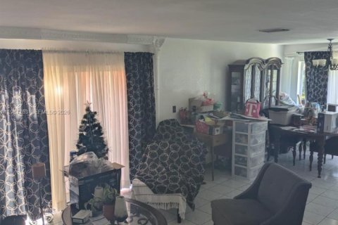 Villa ou maison à vendre à Pembroke Pines, Floride: 4 chambres, 196.4 m2 № 1995415 - photo 19