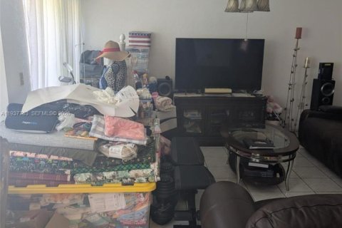 Villa ou maison à vendre à Pembroke Pines, Floride: 4 chambres, 196.4 m2 № 1995415 - photo 17