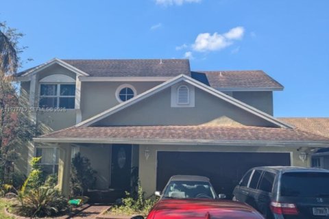 Дом в Пемброк-Пайнс, Флорида 1 комната, 196.4м2 № 1995415