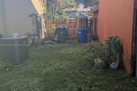 Villa ou maison à vendre à Pembroke Pines, Floride: 4 chambres, 196.4 m2 № 1995415 - photo 2