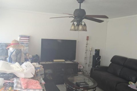 Villa ou maison à vendre à Pembroke Pines, Floride: 4 chambres, 196.4 m2 № 1995415 - photo 13