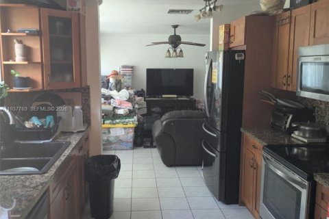 Villa ou maison à vendre à Pembroke Pines, Floride: 4 chambres, 196.4 m2 № 1995415 - photo 15