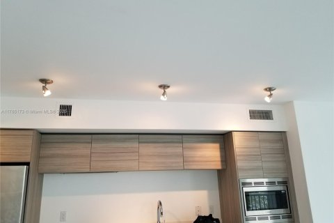 Condo in Miami Beach, Florida, 1 bedroom  № 1638330 - photo 26