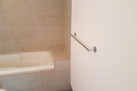 Condo in Miami Beach, Florida, 1 bedroom  № 1638330 - photo 14
