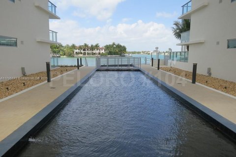 Condo in Miami Beach, Florida, 1 bedroom  № 1638330 - photo 28