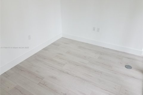 Condo in Miami Beach, Florida, 1 bedroom  № 1638330 - photo 10
