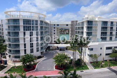 Condo in Miami Beach, Florida, 1 bedroom  № 1638330 - photo 1