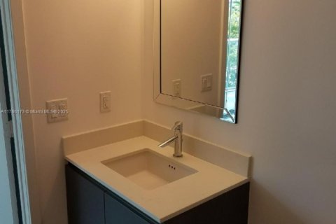Condo in Miami Beach, Florida, 1 bedroom  № 1638330 - photo 15