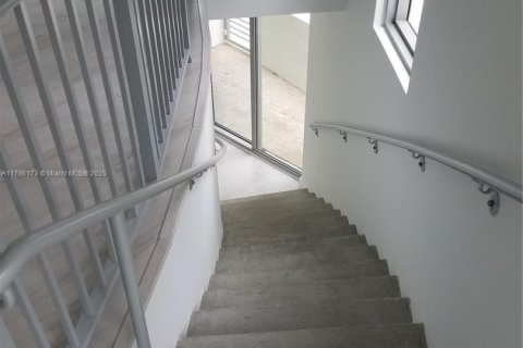 Condo in Miami Beach, Florida, 1 bedroom  № 1638330 - photo 9