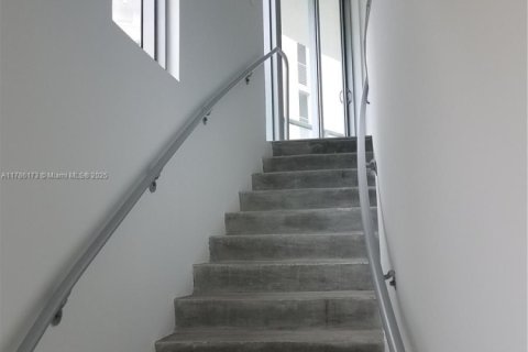 Condo in Miami Beach, Florida, 1 bedroom  № 1638330 - photo 12