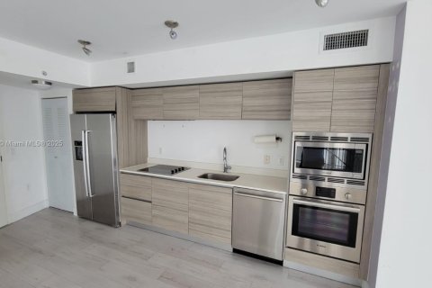 Condo in Miami Beach, Florida, 1 bedroom  № 1638330 - photo 3